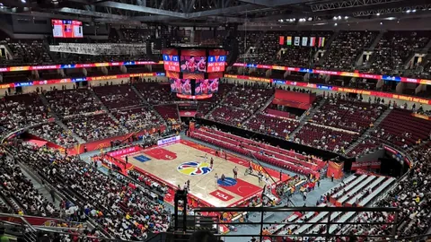 广州城0-1山东泰山中超第3轮，费莱尼复出头球破门助力胜利